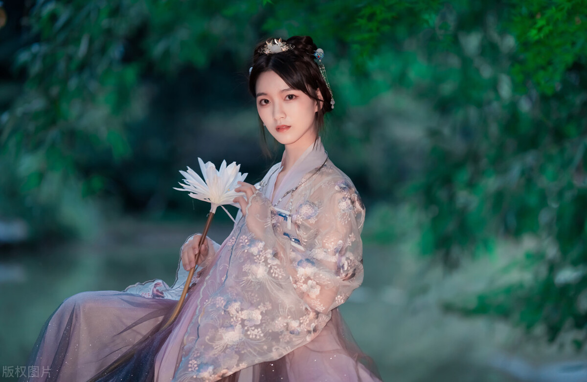 补水护肤品含有什么成分比较好,洗面奶含哪几种成分可以保湿补水