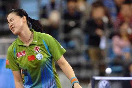 王楠患癌后丈夫的做法令网友泪目,王楠患癌却坚持两年退役为何