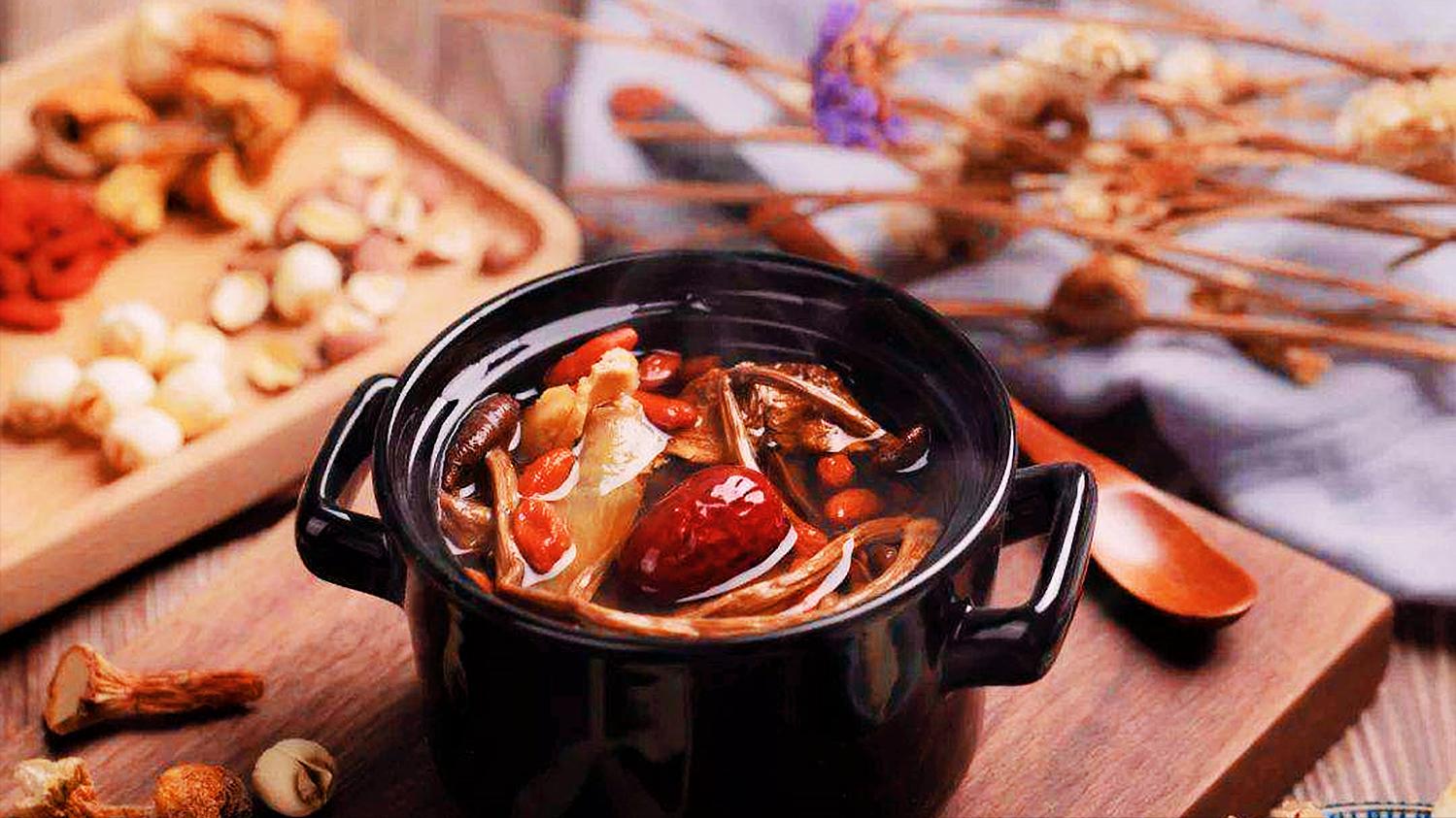 林仙儿人尽可夫，连13岁的龙小云都可以，为何阿飞碰不得？