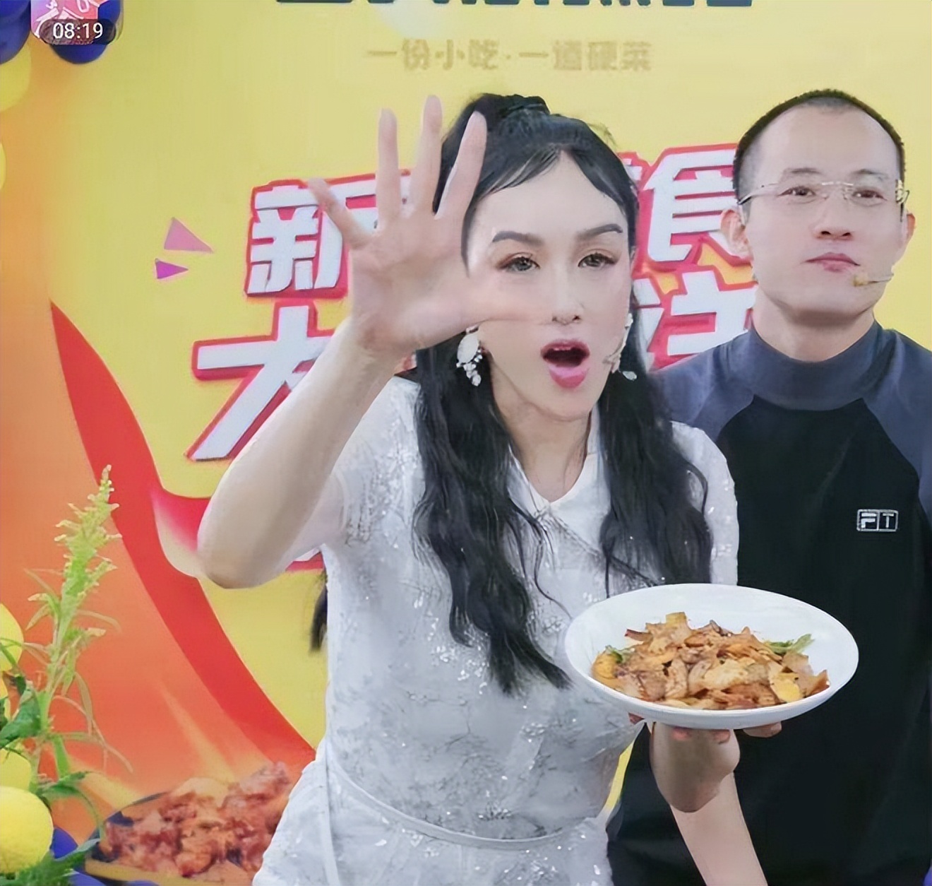 棣欐腐濂虫槑鏄熶笌鑰佸叕鐩存挱鍗栬揣,棣欐腐濂虫槑鏄熷拰鑰佸叕甯﹁揣鐩存挱