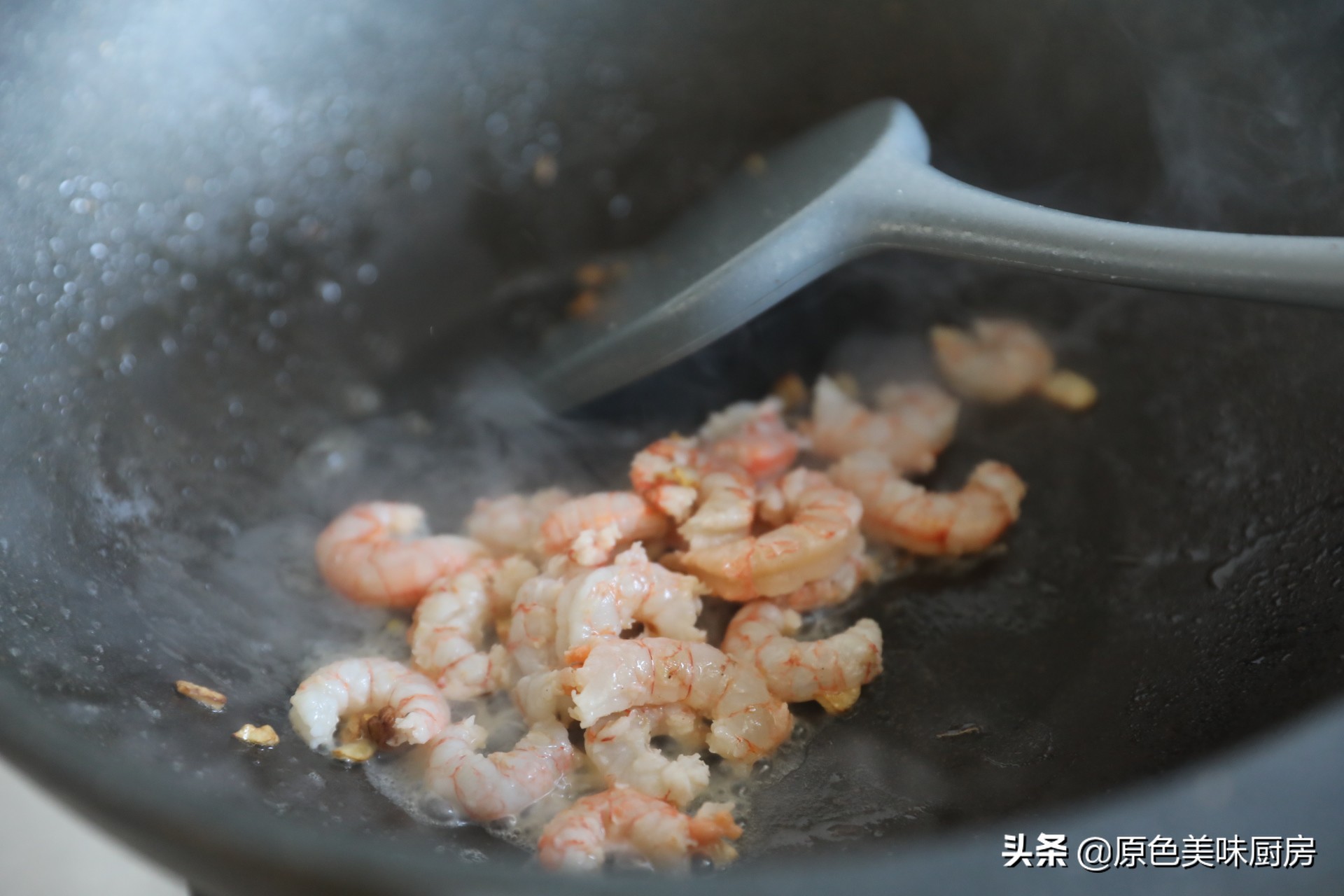 怀孕虾仁炒芦笋的家常做法,蛋白虾仁炒芦笋