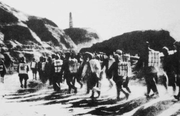 前有大河,后有胡宗南追兵,生死关头毛*东泽**却淡定道:给我一支烟