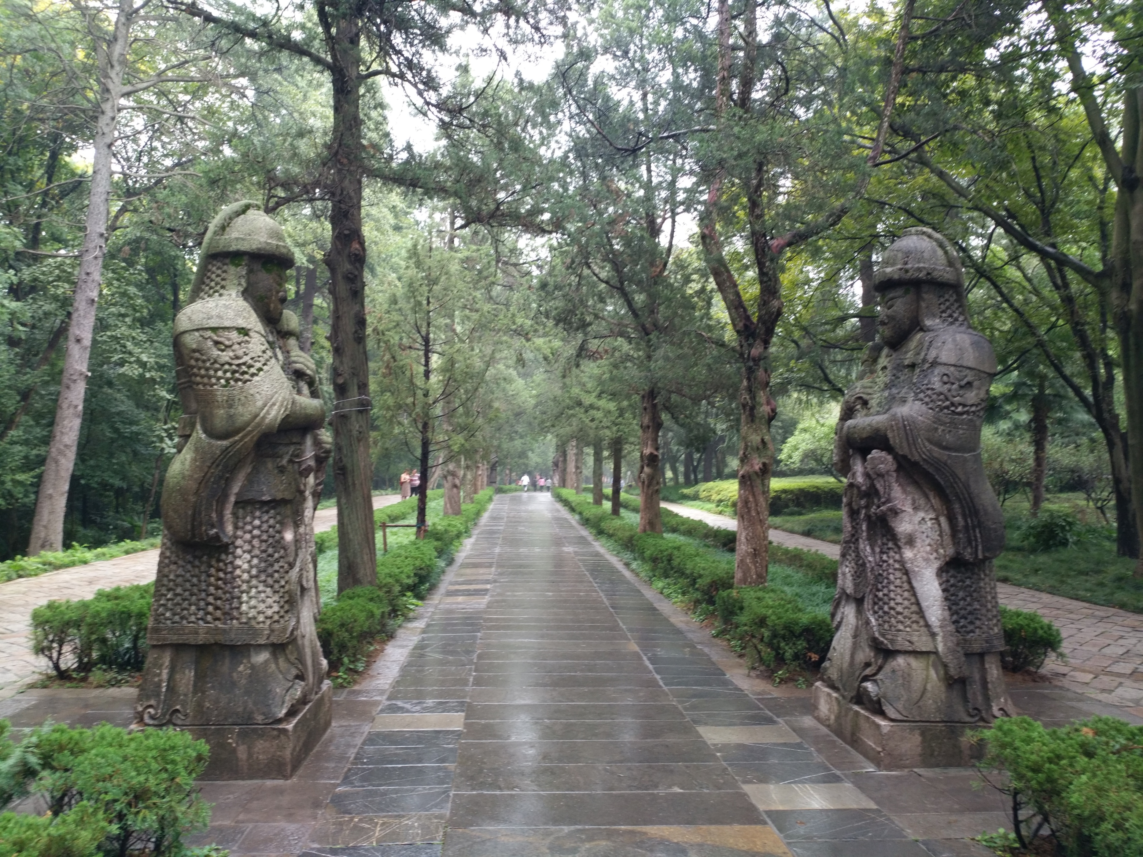 八十年代修铁路发现的大墓,被盗过的老百姓墓图片