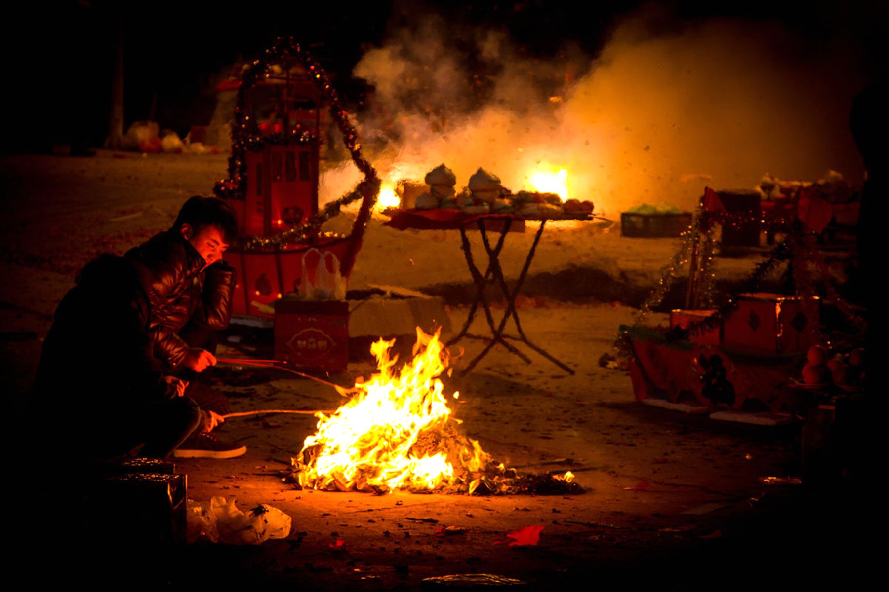 将冥币纸钱列为封建迷信是否合适,给死人烧的纸钱有用吗