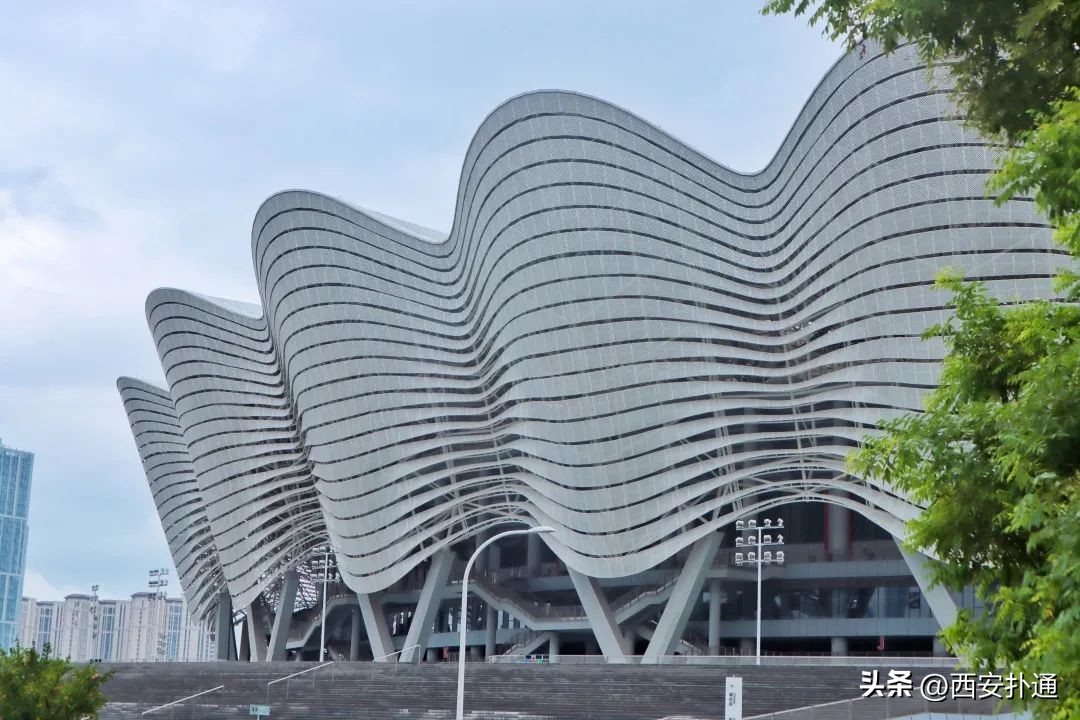 西安奥体中心音乐喷泉现在开放吗,西安奥体中心和兰州奥体中心对比