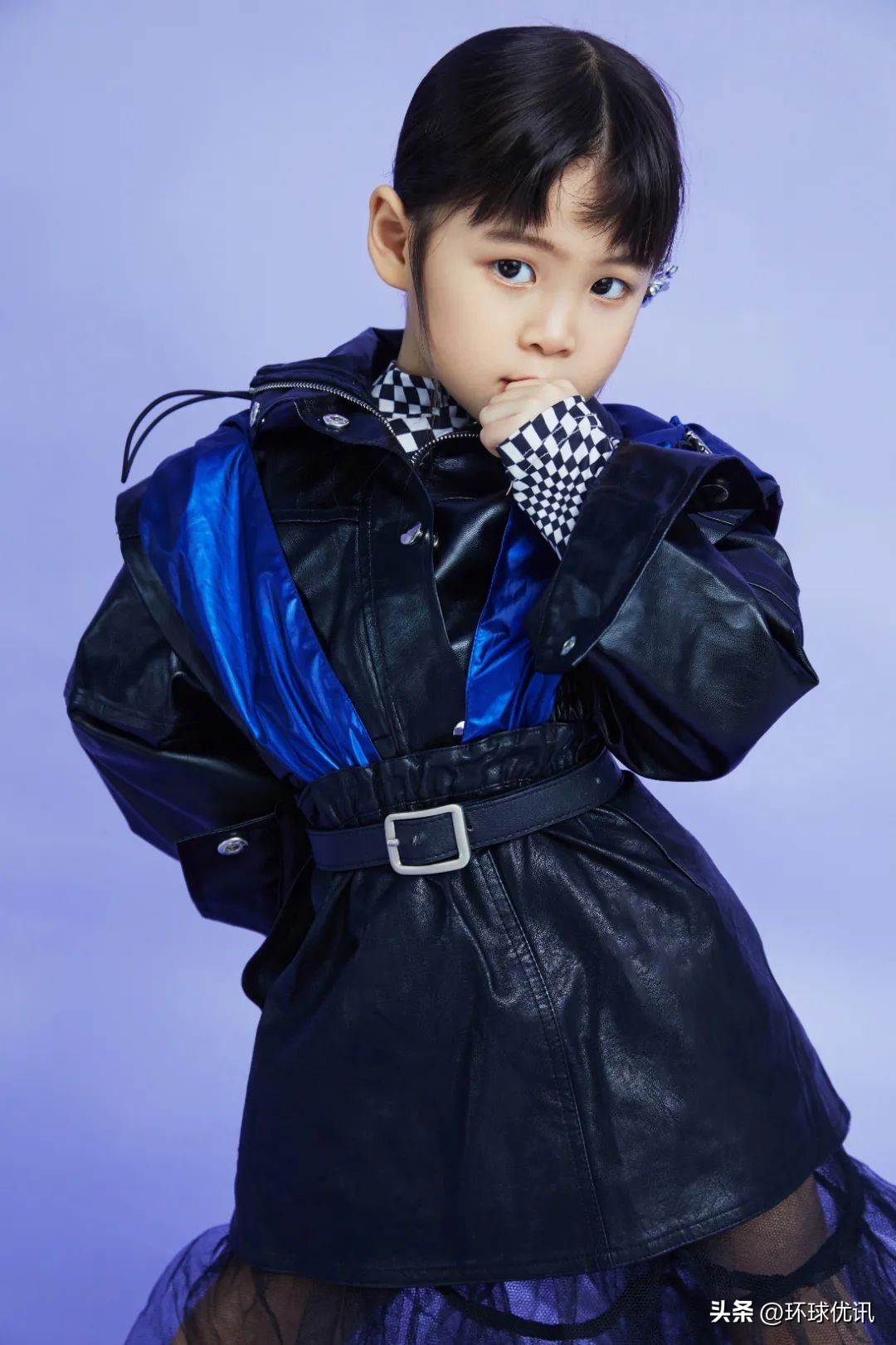 小超模胡芯彤担任2022SZ少儿时尚周代言人玩转时尚舞台！