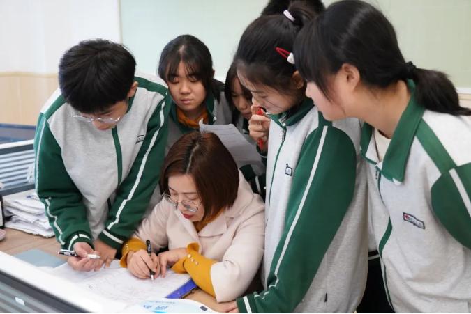 以一日之力，应朝阳之功——记乐山东辰高中部的一天