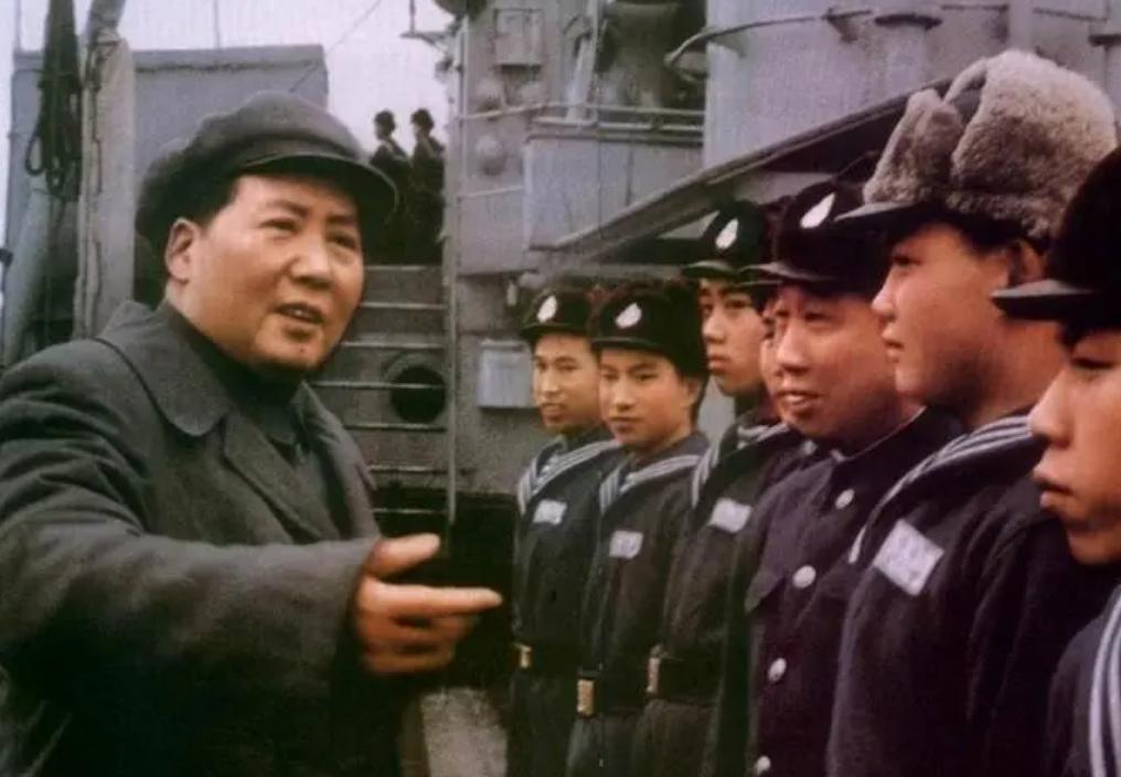 中国的战略方针为何是积极防御？听完毛主席解释，才知真高明