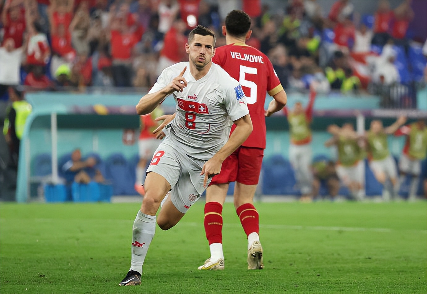 疯狂的3-2！875万人口小国狂欢，第8次出线，世界杯16强全部出炉