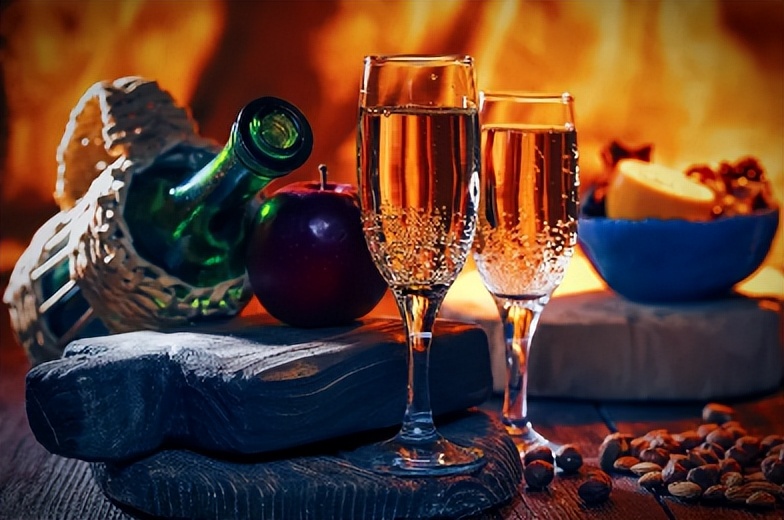 夏季男青年喝什么比较好,夏季中年男子喝什么茶