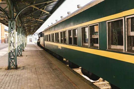 火车上排泄物对铁路影响,火车上粪便直接排到铁轨上为什么