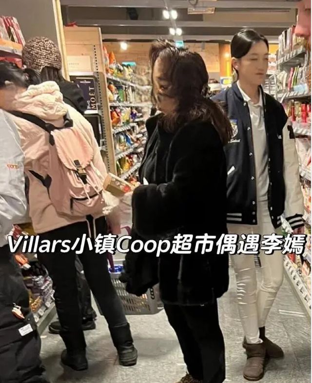 李嫣穿衣打扮的照片,李嫣去瑞士晒滑雪照