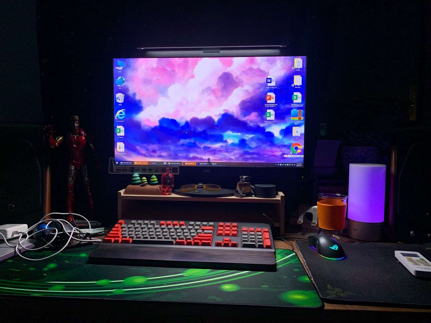 乱七八糟的电脑桌,笔记本电脑桌桌椅