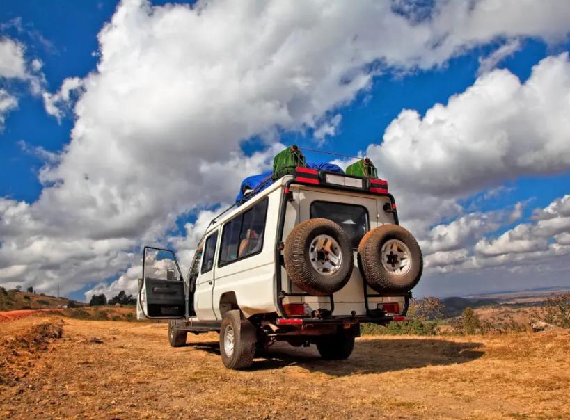 128万悍马现街头，车尾3段对话火了，路人：凡尔赛的最高境界