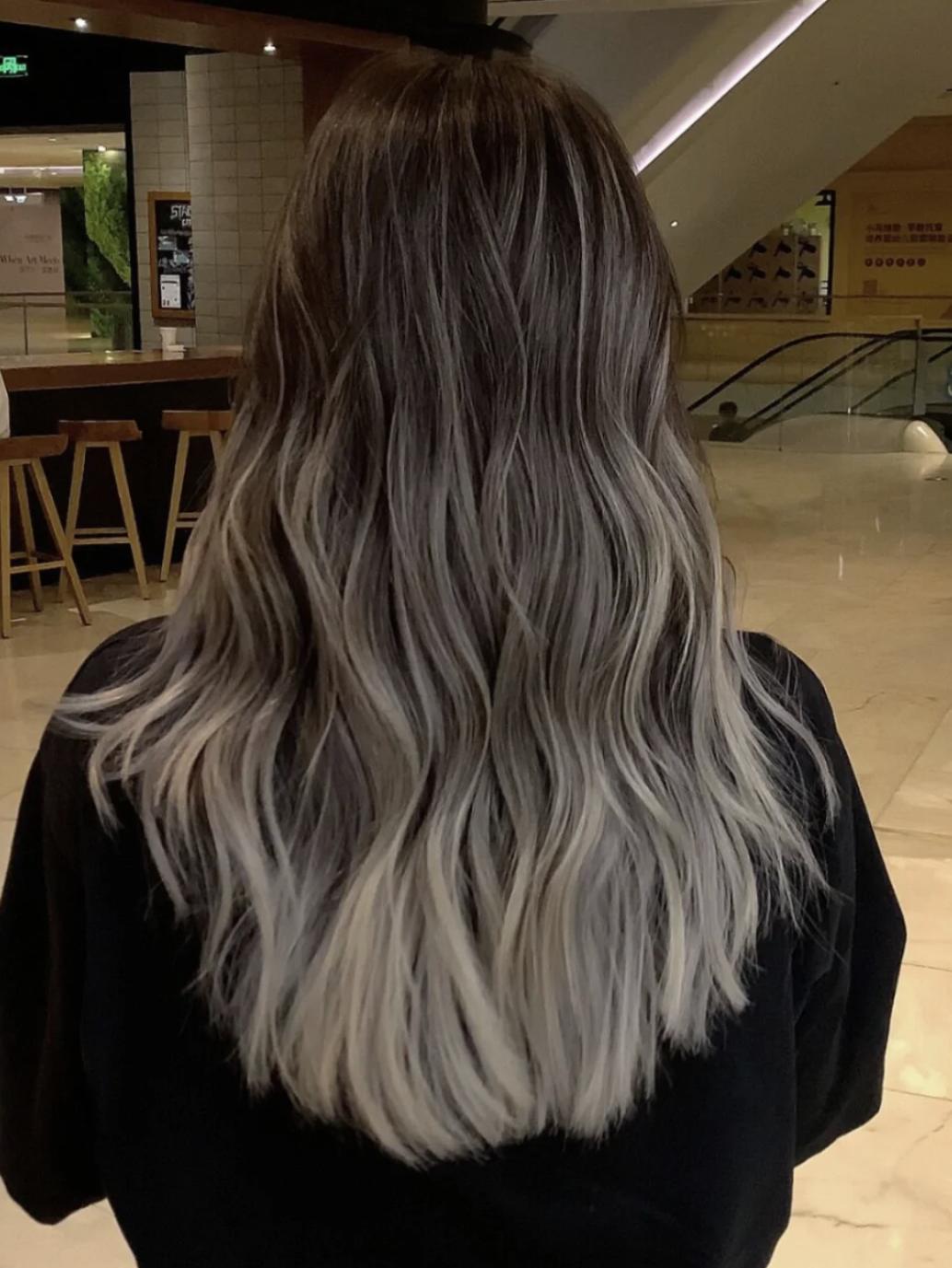 别再染挂耳染了，今年流行的“巴黎画染”太好看了