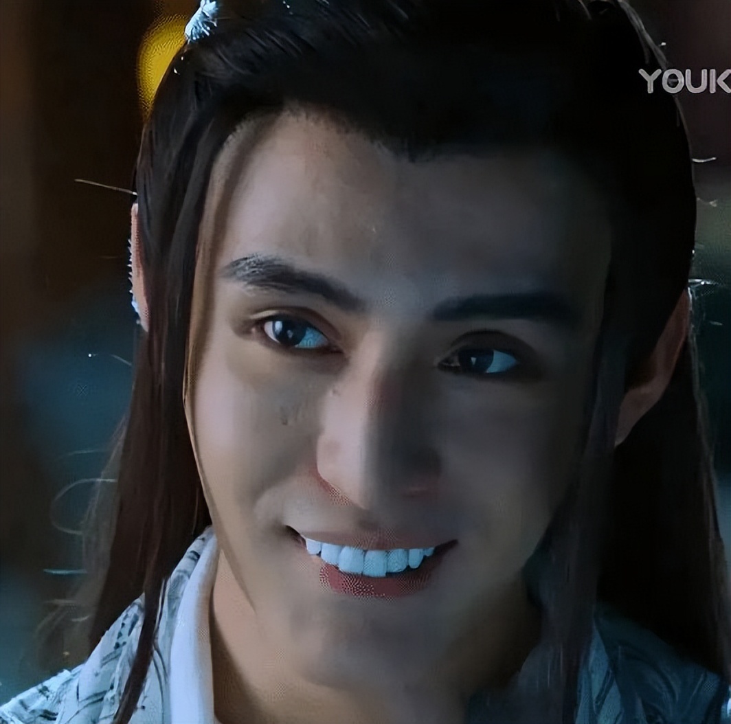 原形毕露！烤瓷牙“抢镜”忒显老，大概早已忘了“美人三分龅”