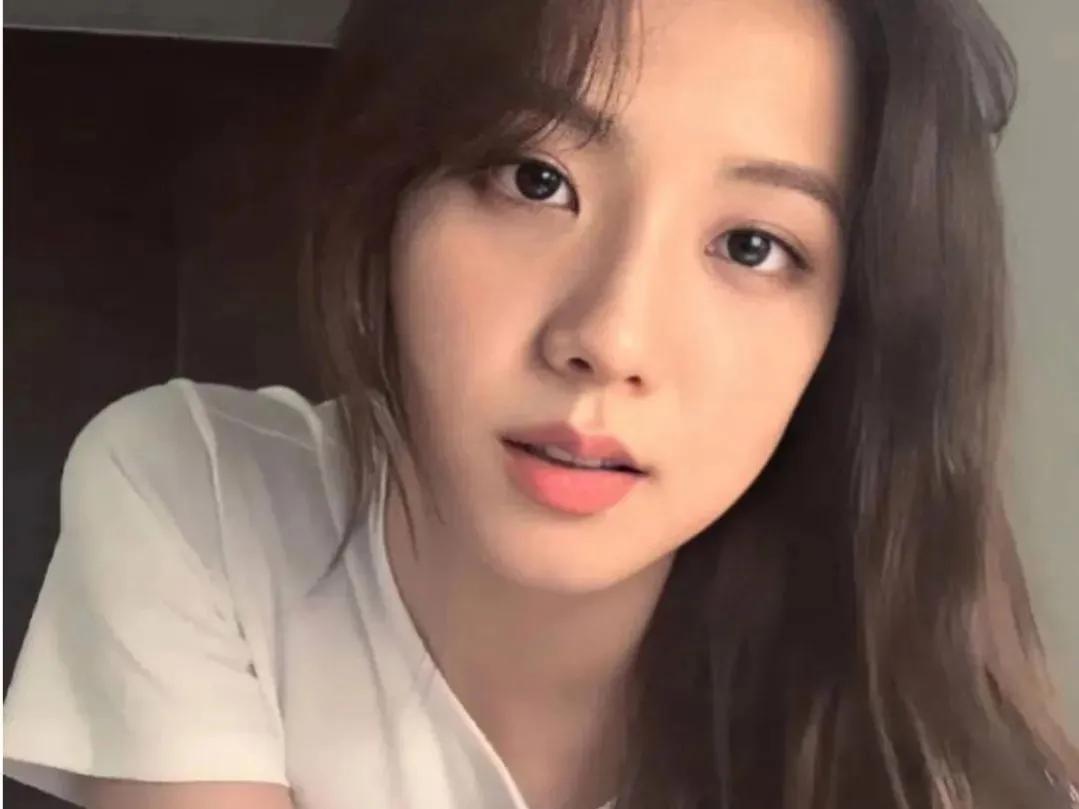 她看着浑身的红痕,回国是要*仇报**的,没想到第一天就被他占了便宜