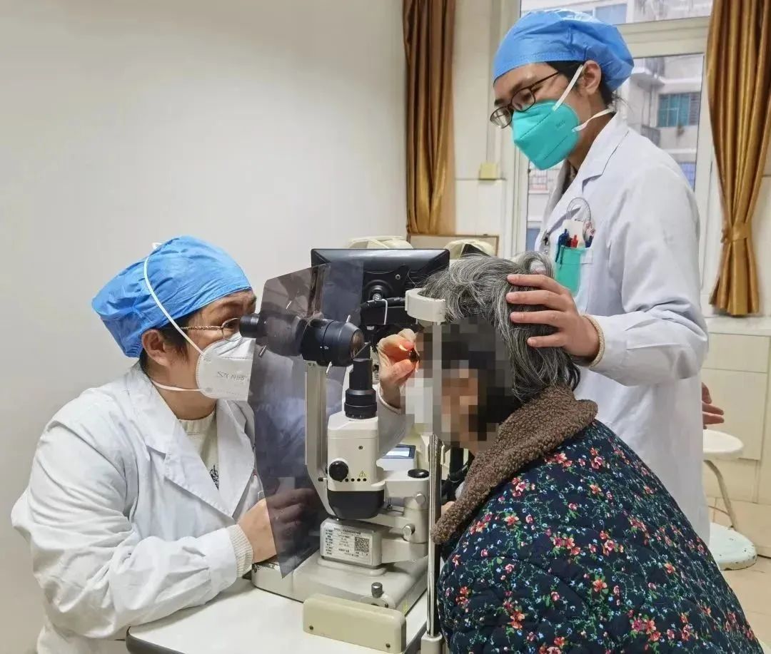 阳后视力下降补救方法,阳后视力模糊的原因