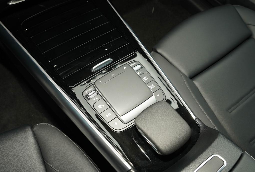 奔驰gla优点和不足,17款奔驰gla2202.0t油耗多少钱一公里