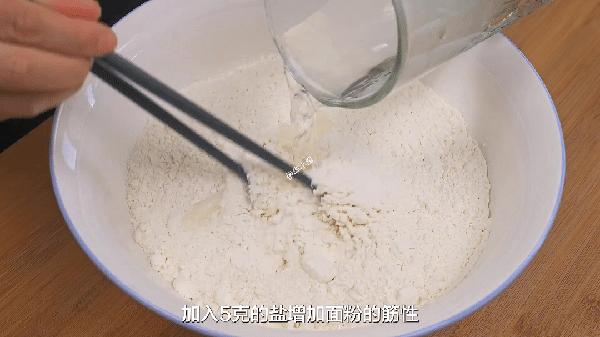 烙饼柔软不硬的技巧有哪些,烙饼均匀不糊的小窍门