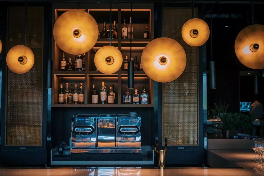 配备一星米其林黑珍珠餐厅,比米其林黑珍珠高端的餐厅