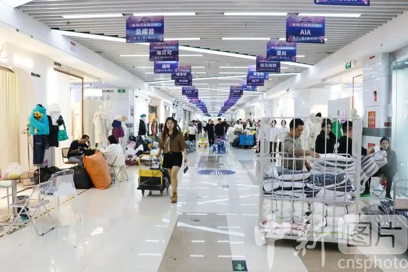 承包了全国50%羽绒服！这个南方小城，竟是世界羽绒服的“制造中心”？