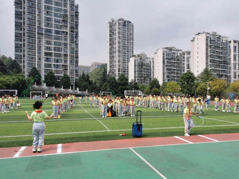 贵州有多少个乡镇中小学校,贵州省一共多少所学校