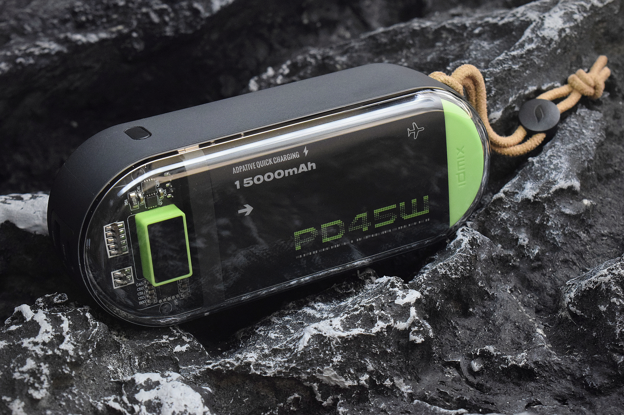 实力爆棚，颜值拉满！IDMIX双线赛博移动电源太空舱先锋版体验