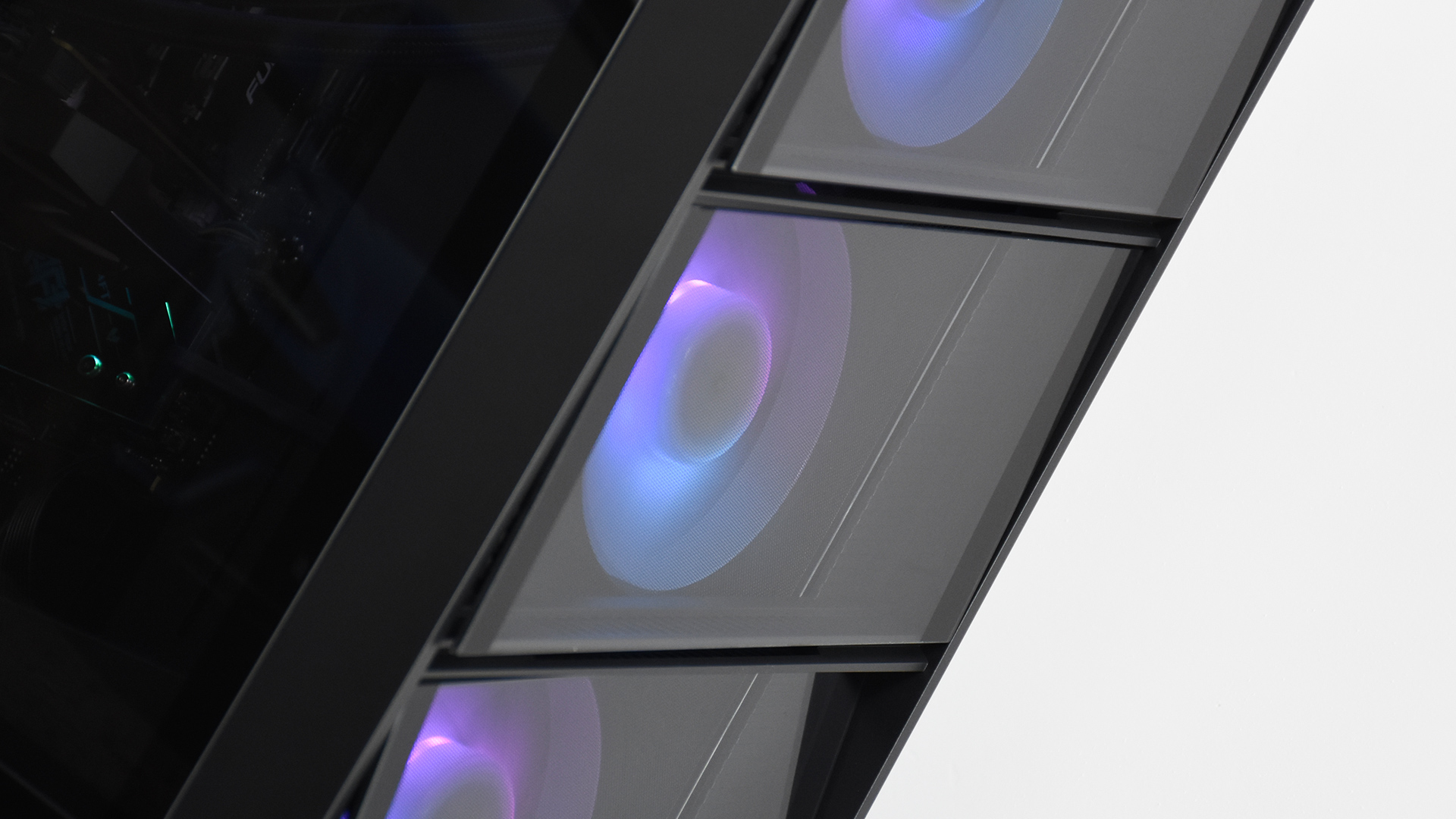 鑫谷御风冰川白机箱,鑫谷昆仑御风机箱安装展示