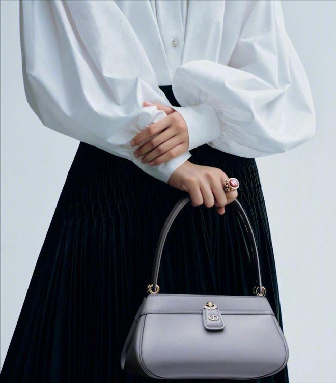 包包百搭老钱风,最近流行的10款包包