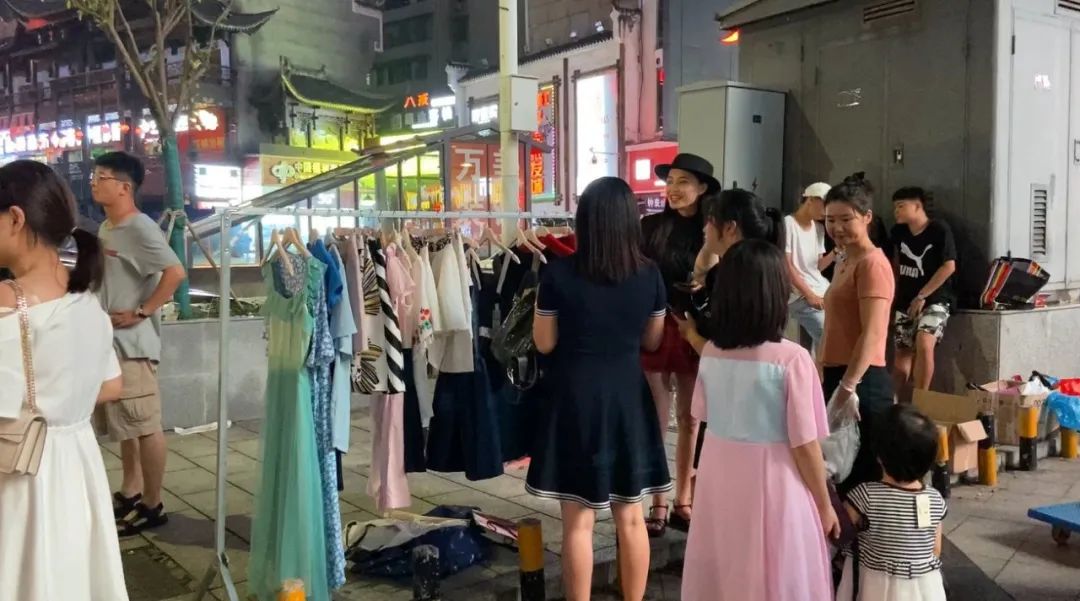 摆地摊如何去推销好一件物品,如何正确摆地摊你需要有地摊思维