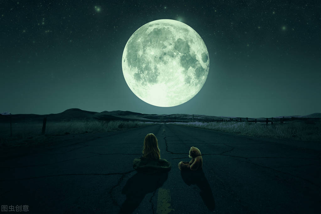 嵌月诗九首窗外月光千里照，床前灯下几行笺