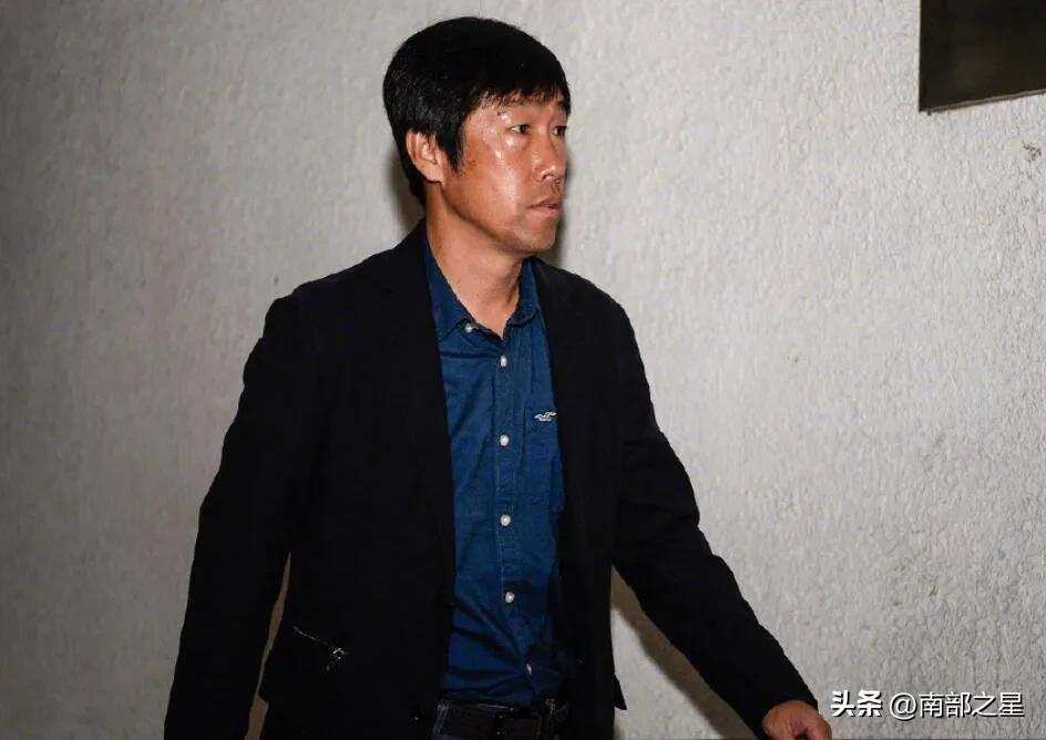 高洪波不满裁判判罚,高洪波取消的申诉权利