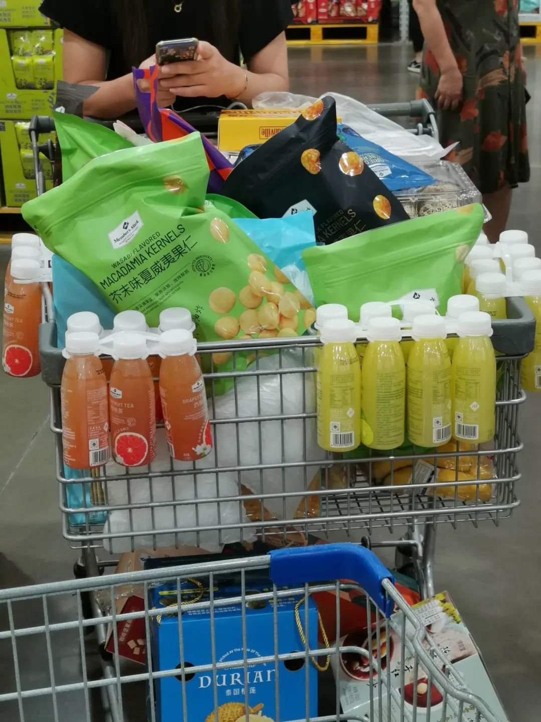 靠一张300元会员卡，直播代购能月入10万？