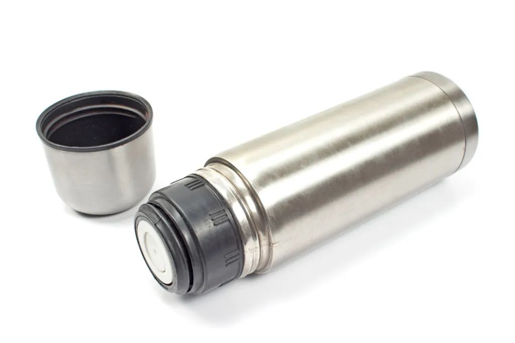 央视曝光保温杯倒入热水变毒水,热水倒进保温杯成毒水