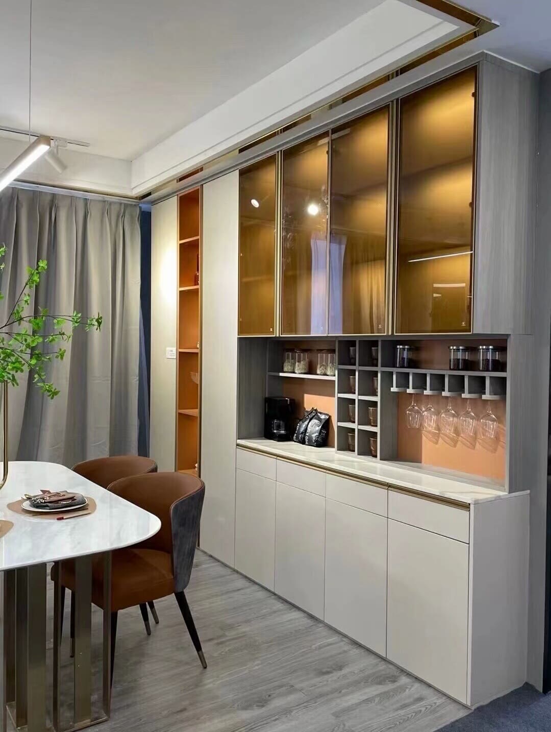 餐厅酒柜冰箱效果图,厨房与餐厅隔断酒柜