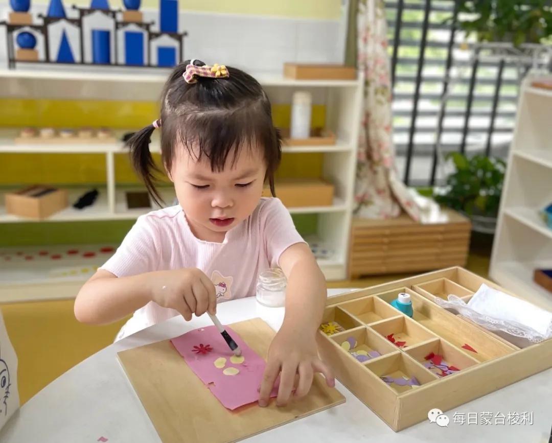 小孩通过哭闹要挟父母实例,当孩子用哭要挟时如何应对