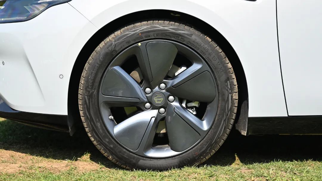 预售价18-27万元零跑c01开启预售,c01零跑增程行政版降价多少