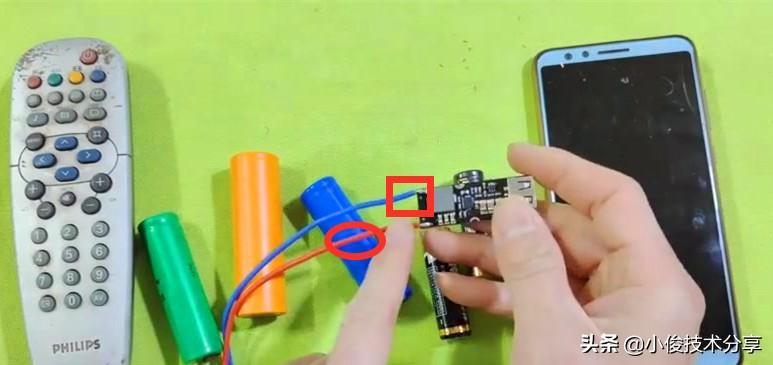 简单自制12v充电器充满自动断电,自制充电器给电池充电