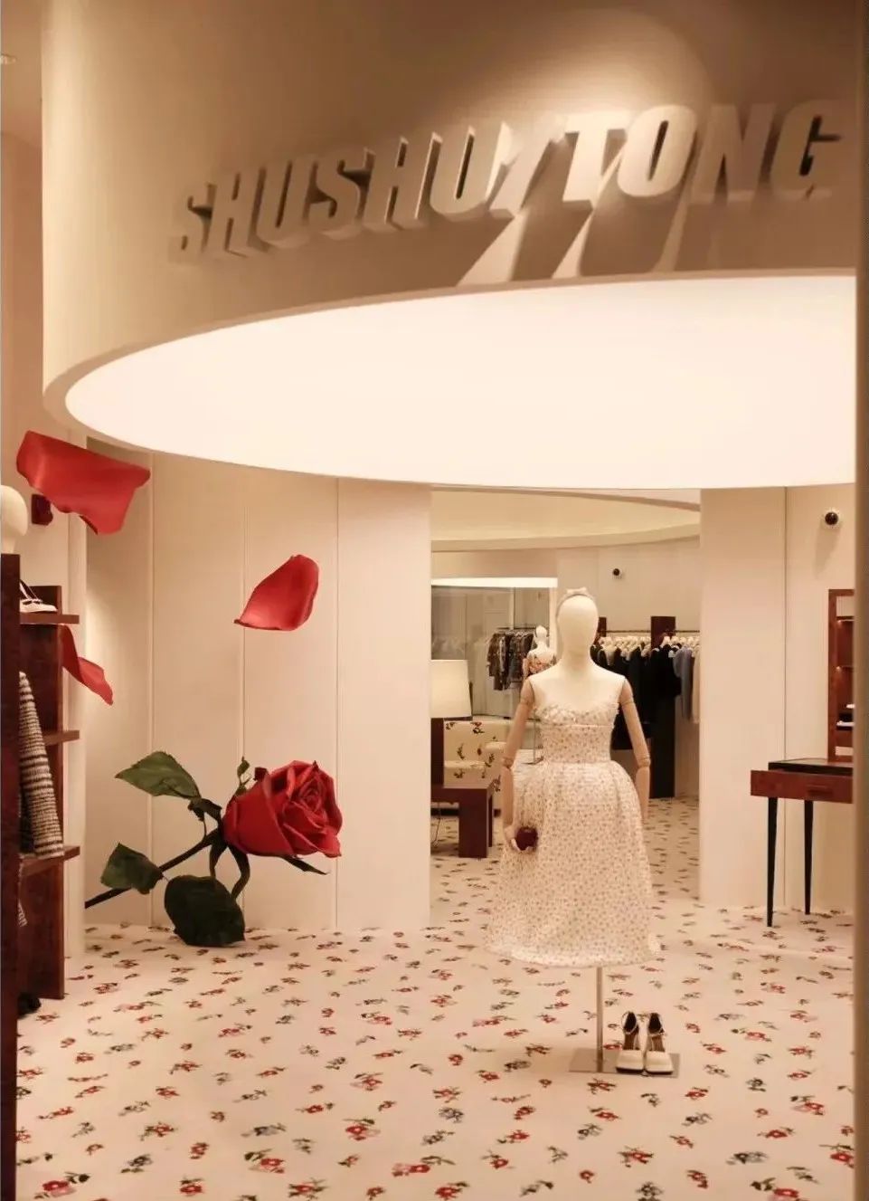 34岁转行即火|大品牌、明星争相找这位新手做花