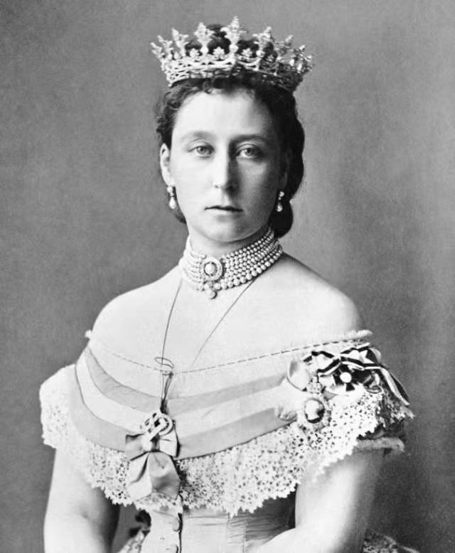 俄罗斯皇室珍宝,俄罗斯皇室珠宝到底有多豪