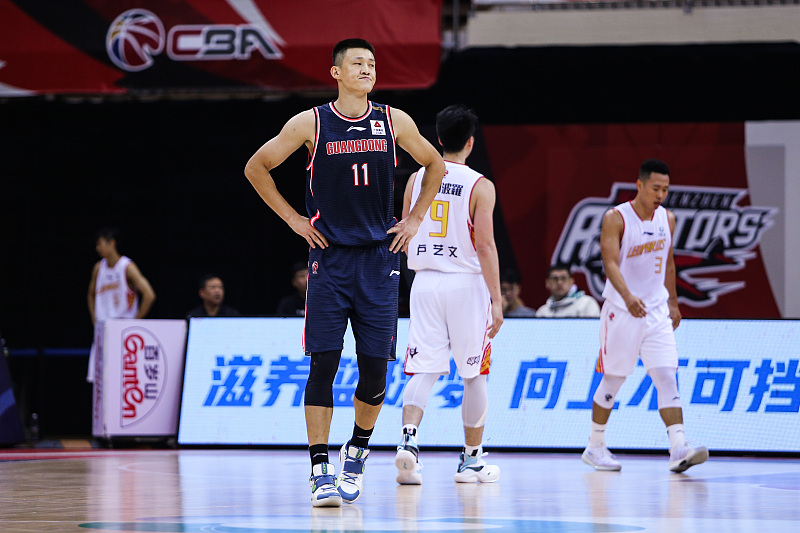 1夜3签约！周鹏转会深圳，广东男篮新星加盟宁波，上海大手笔引援