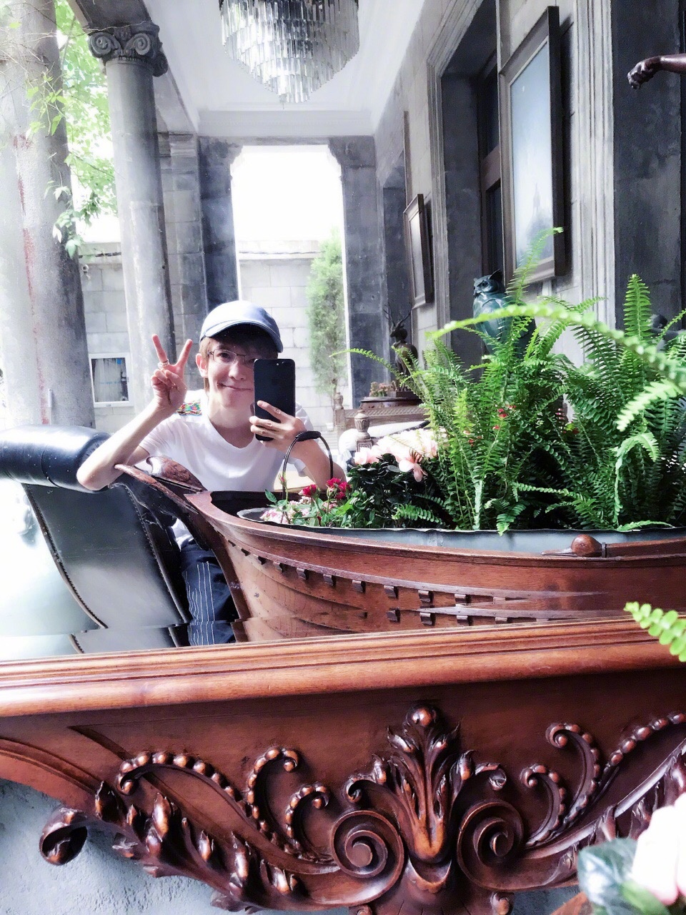 明星去珠宝店买首饰,明星买珠宝首饰