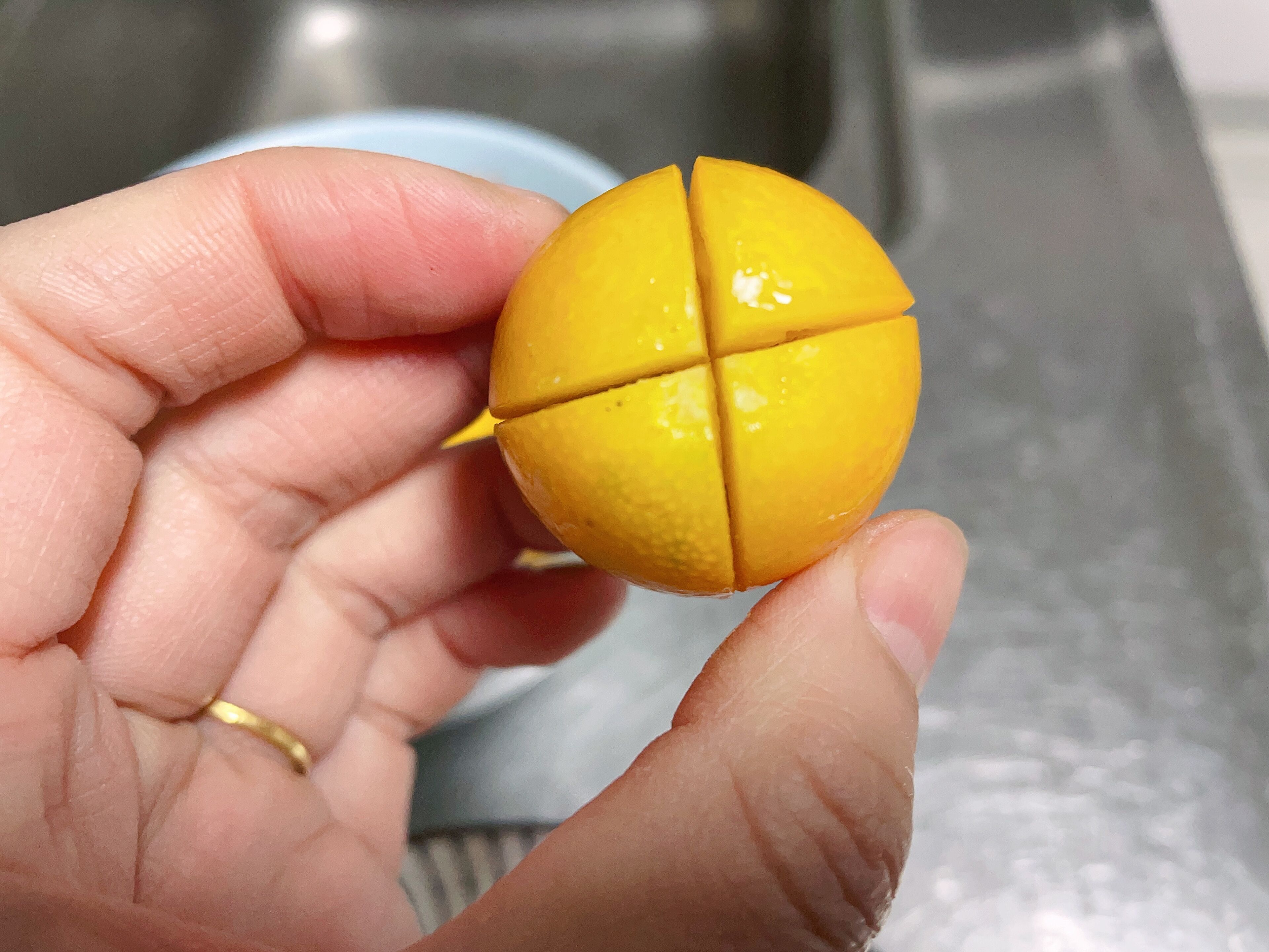 喉咙痛得像吞刀片吃什么药效果好,嗓子疼跟吞刀片一样吃什么好得快