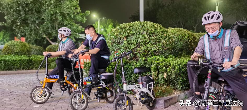 代驾司机一般晚上几点接单,凌晨还在街边等待接单的代驾司机