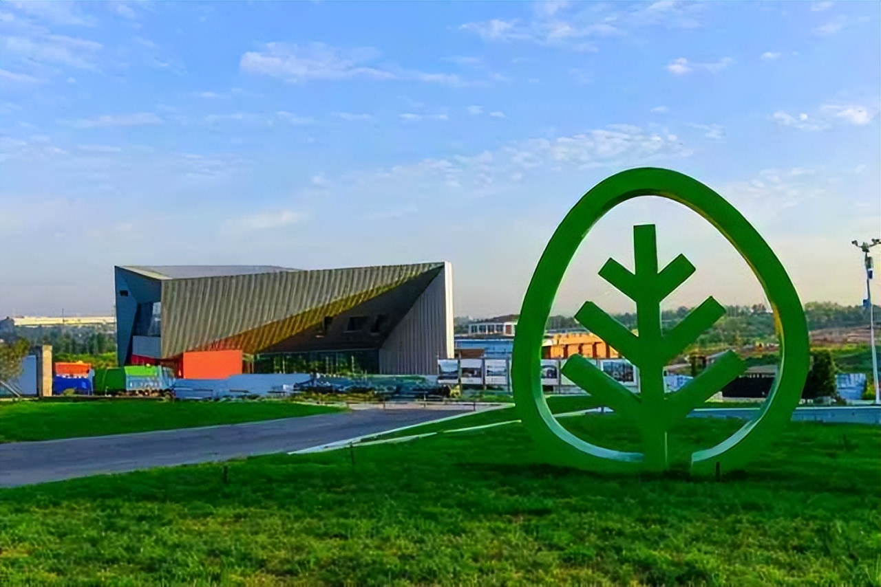 青岛港口与城市发展的关系,青岛和大连哪个港口大