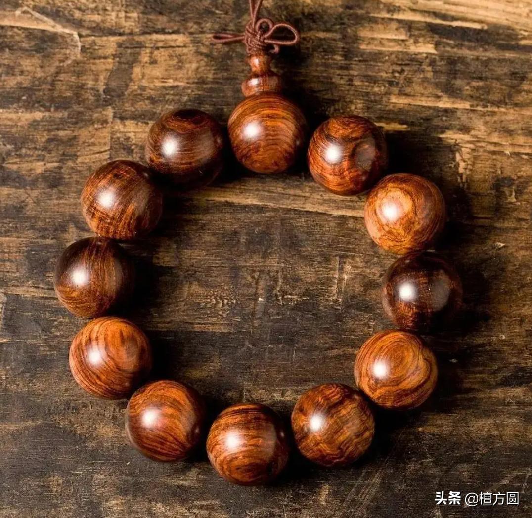 木手串发黑了怎么补救,手串发黑怎么处理小叶紫檀