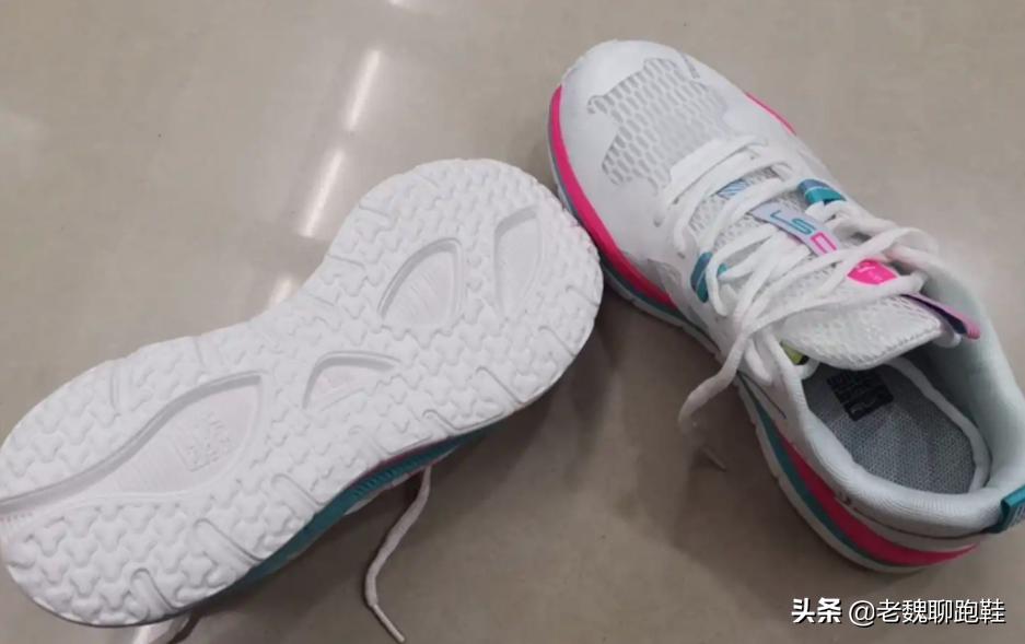 一年穿两双鞋,比较耐穿好看的慢跑鞋