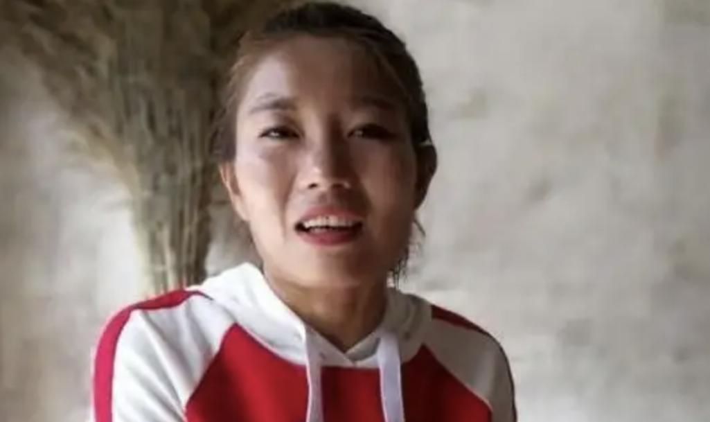 水泥妹曾遭央视痛批,2017年水泥妹扛水泥视频