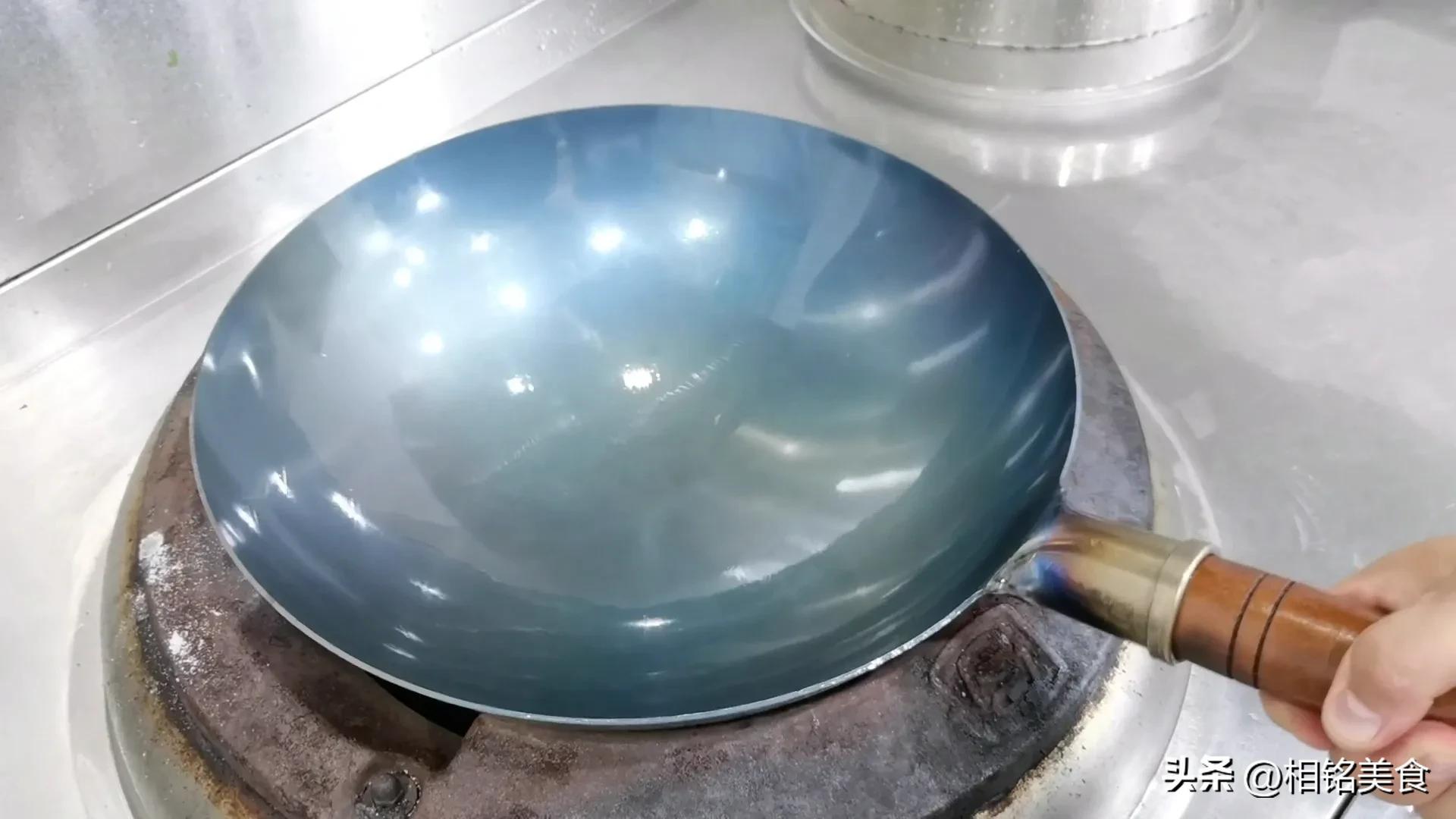 新铁锅怎样开锅小妙招视频,不粘锅的铁锅最佳开锅方法